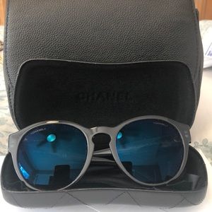 CHANEL round sunglasses
